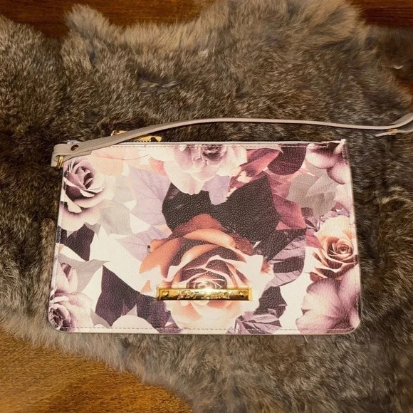 Betsey Johnson women’s Rose Xodani‎ clutch Wallet Bag purse wristlet feminine - Picture 1 of 5